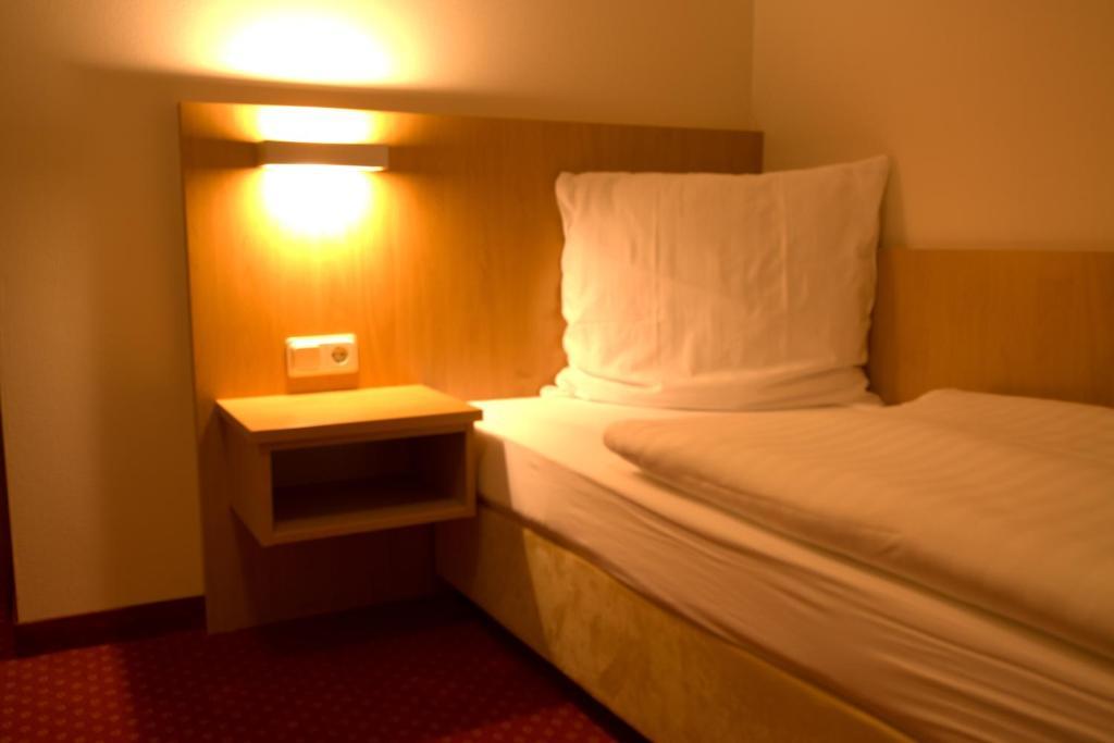 Hotel Jacobsberg Oschersleben Kamer foto
