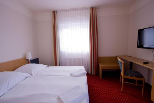 Hotel Jacobsberg Oschersleben Buitenkant foto